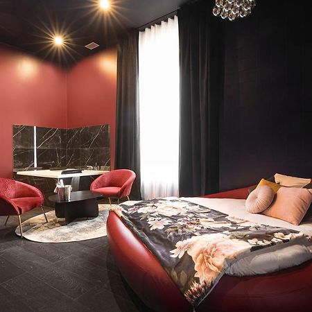 Legend Majestic Superbe Love Room - Jacuzzi - Champagne - Romantisme - Parking Prive Gratuit Mâcon Exterior foto