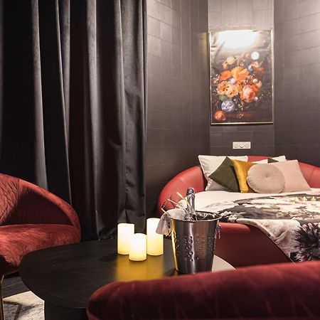 Legend Majestic Superbe Love Room - Jacuzzi - Champagne - Romantisme - Parking Prive Gratuit Mâcon Exterior foto